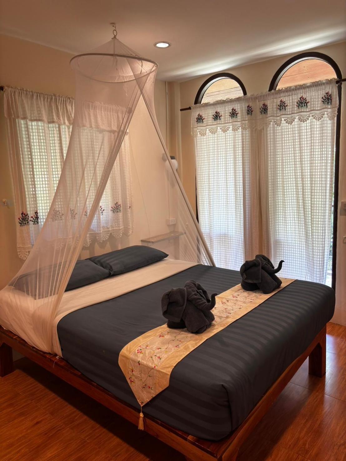 Khao Sok Jungle Huts Resort Khao Sok National Park ภายนอก รูปภาพ