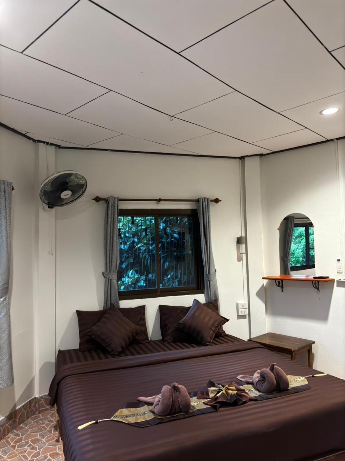 Khao Sok Jungle Huts Resort Khao Sok National Park ภายนอก รูปภาพ