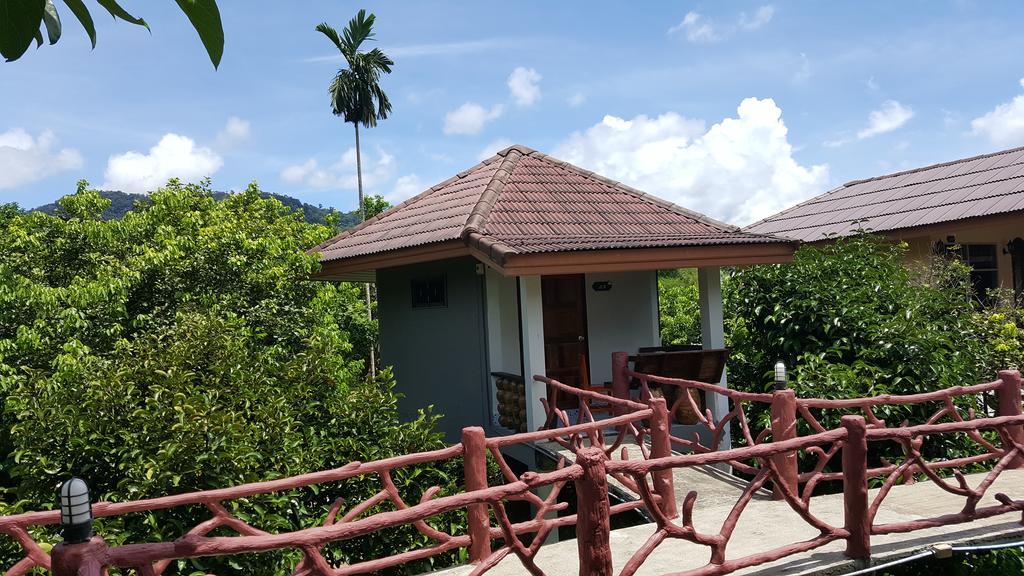 Khao Sok Jungle Huts Resort Khao Sok National Park ภายนอก รูปภาพ