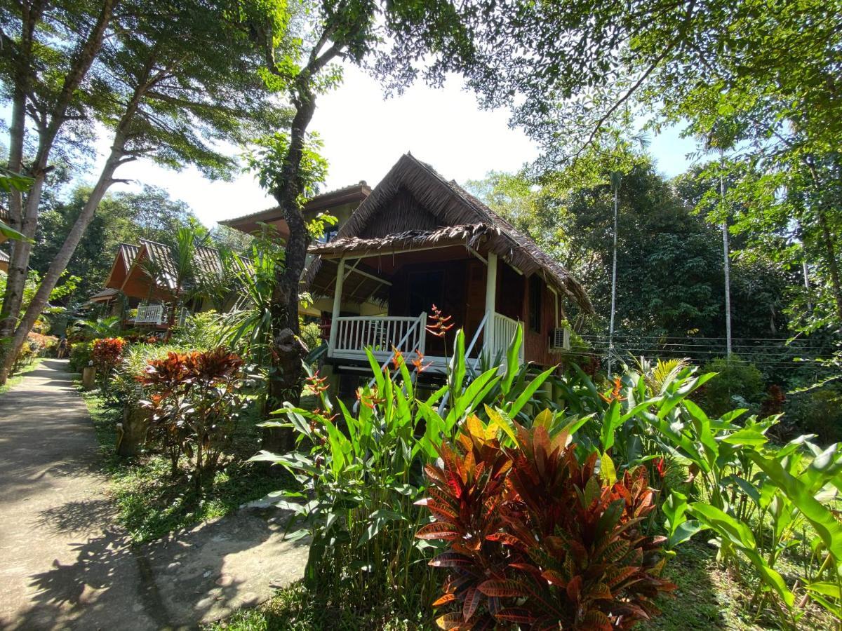 Khao Sok Jungle Huts Resort Khao Sok National Park ภายนอก รูปภาพ